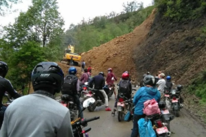 Floods, landslides disrupt Mid-Hill Highway